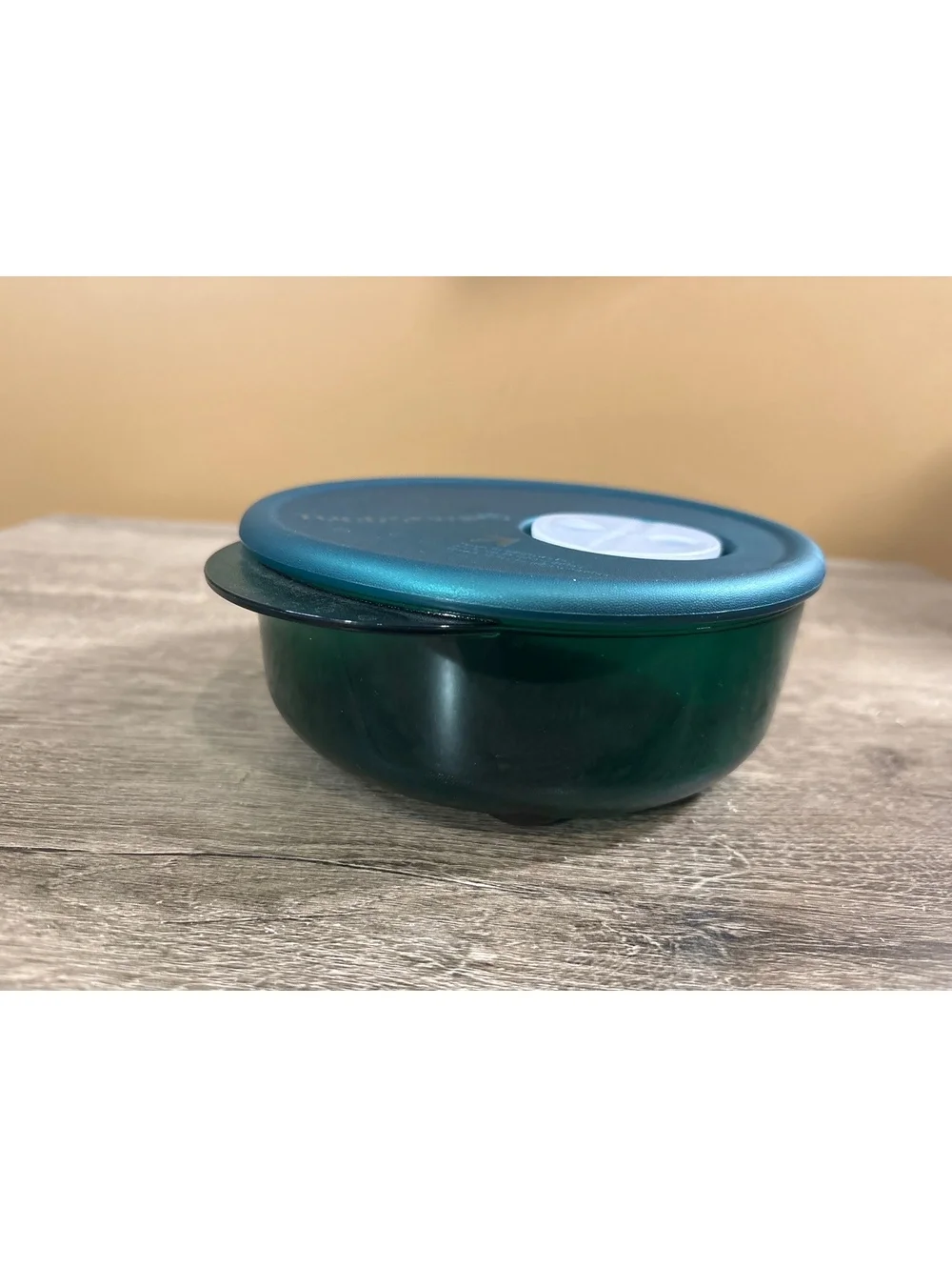 Tupperware Green Round Microwave Bowl with Vent Lid